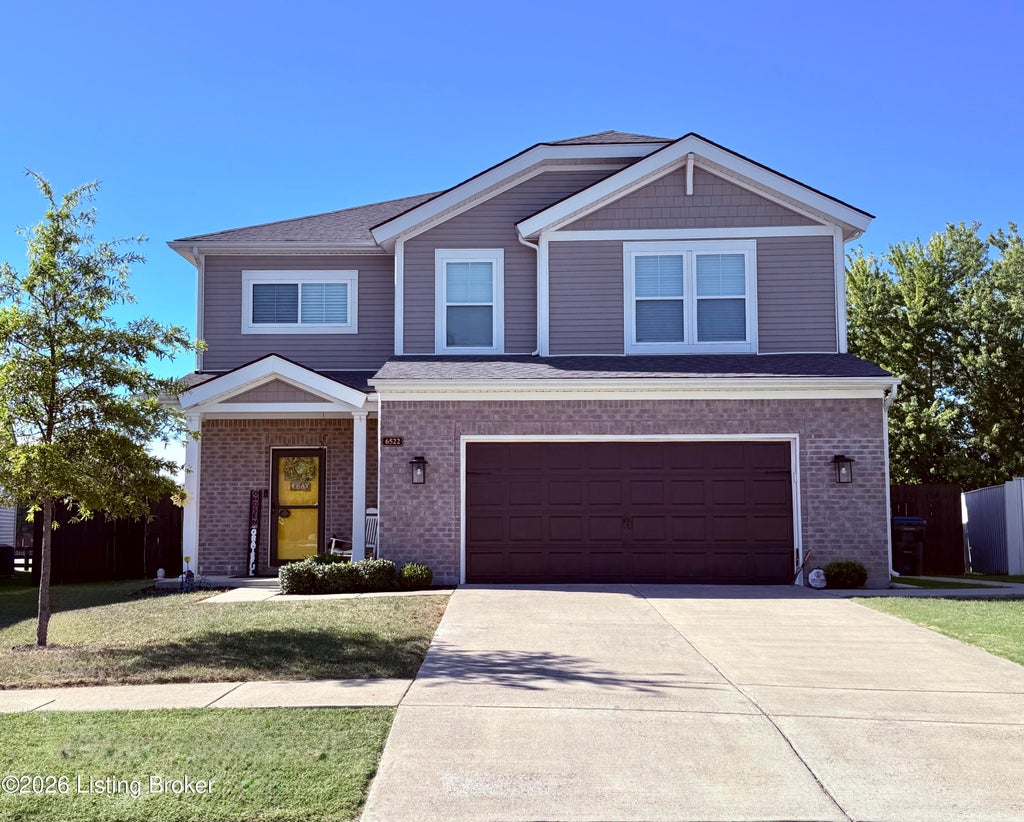 Photo of 6522 Oak Village Dr, Louisville, KY 40228 (MLS # 1730342)