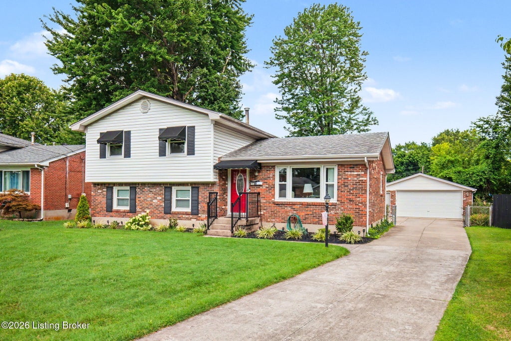 Photo of 8312 Ende Ln, Louisville, KY 40219 (MLS # 1724169)