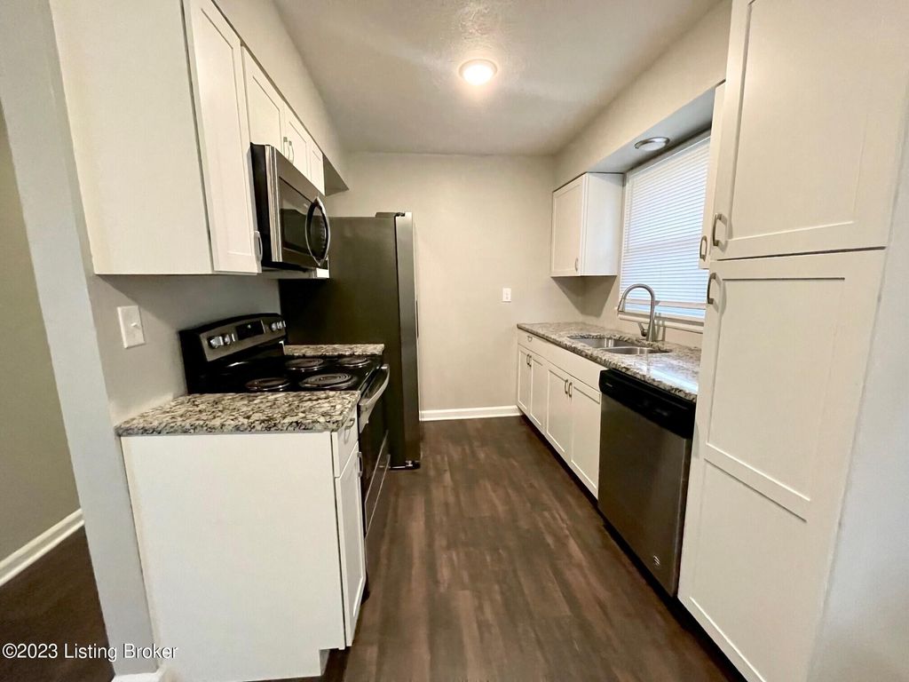 Photo of 4006 Weigela Dr, Louisville, KY 40219 (MLS # 1706078)