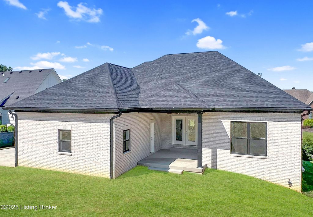 Photo of 6619 Heritage Hills Dr, Crestwood, KY 40014 (MLS # 1702793)