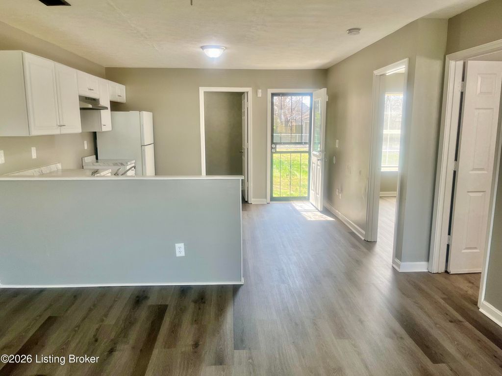 Photo of 824 Dresden Ave, Louisville, KY 40215 (MLS # 1712430)