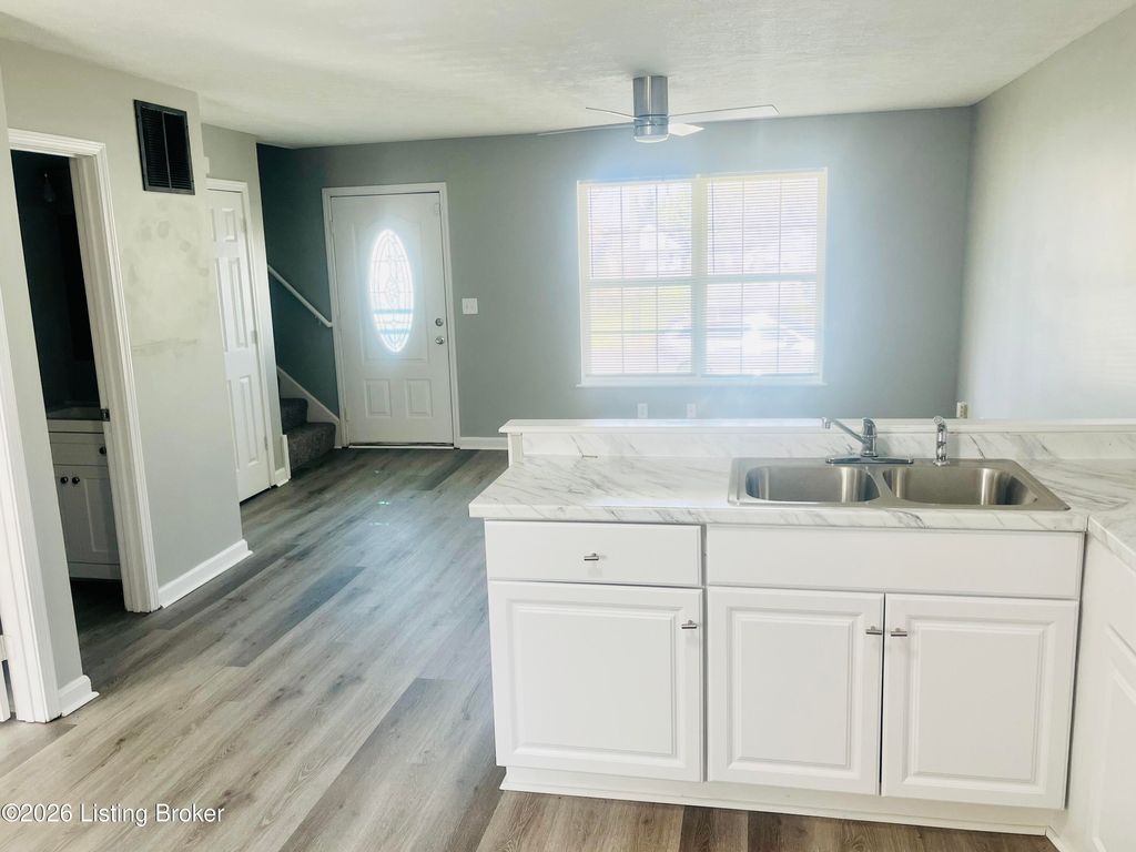 Photo of 824 Dresden Ave, Louisville, KY 40215 (MLS # 1712430)