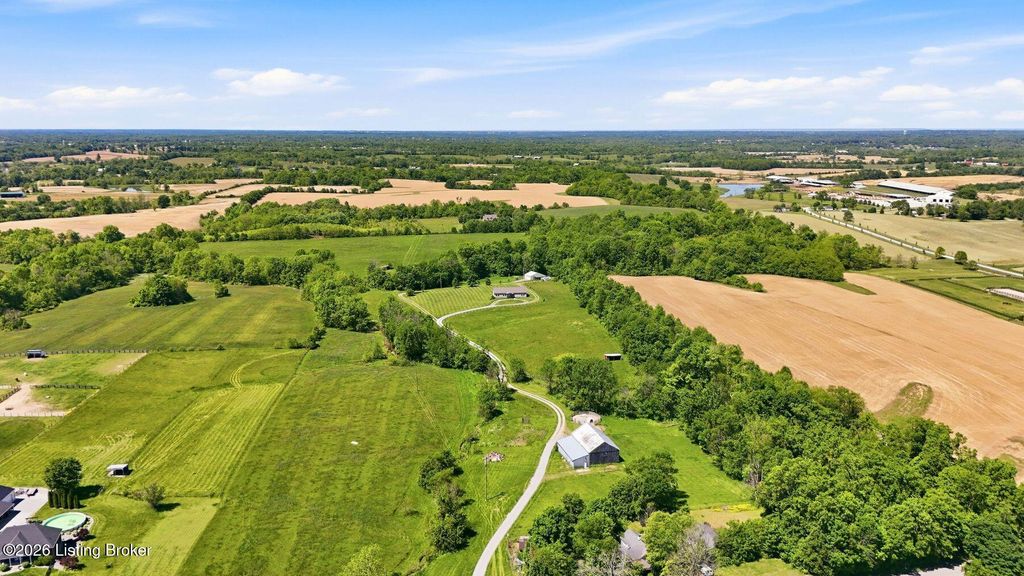 Photo of 7740 Dover Rd, Shelbyville, KY 40065 (MLS # 1717145)