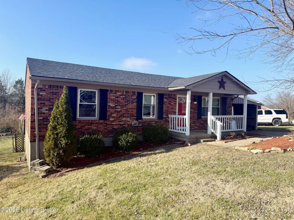 Photo of 1306 Heatherbourne Dr, La Grange, KY 40031 (MLS # 1706218)