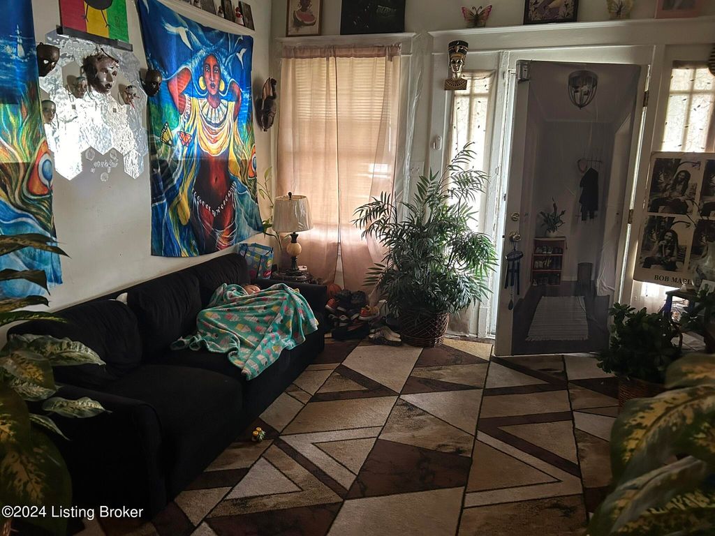 Photo of 1212 Queen Ave, Louisville, KY 40215 (MLS # 1705994)