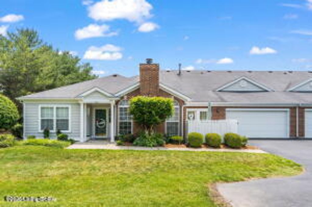 Photo of 8310 River Forest Pl, Louisville, KY 40258 (MLS # 1713409)