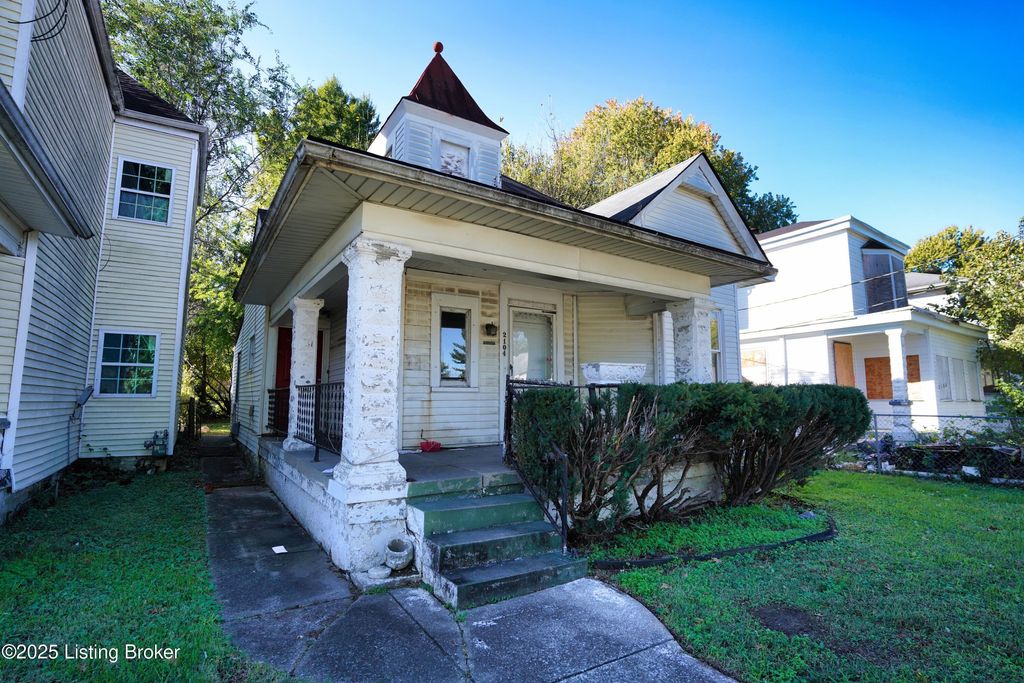 Photo of 2104 W Burnett Ave, Louisville, KY 40210 (MLS # 1701663)
