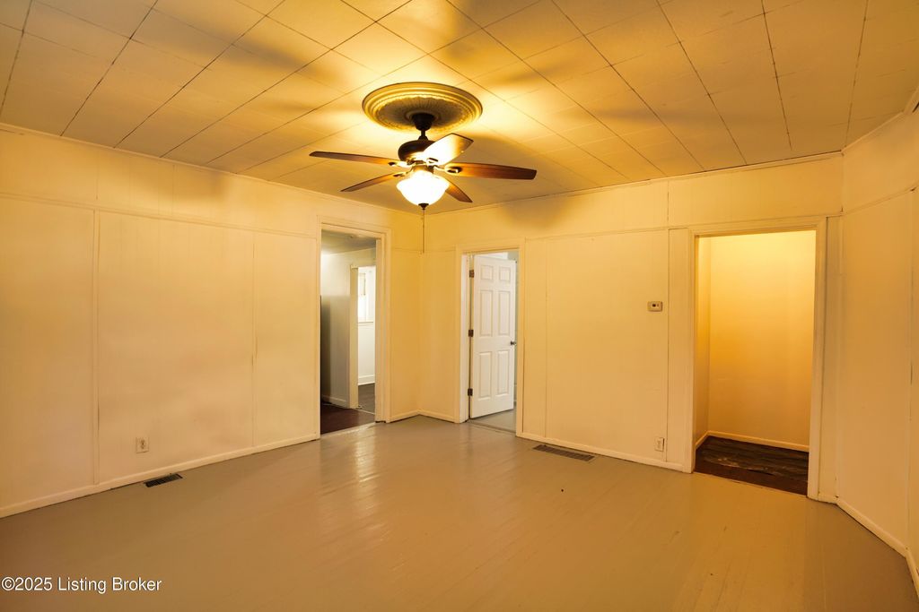 Photo of 2104 W Burnett Ave, Louisville, KY 40210 (MLS # 1701663)