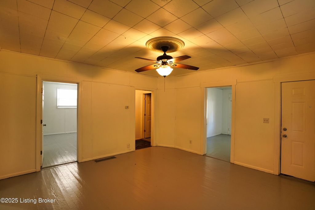 Photo of 2104 W Burnett Ave, Louisville, KY 40210 (MLS # 1701663)