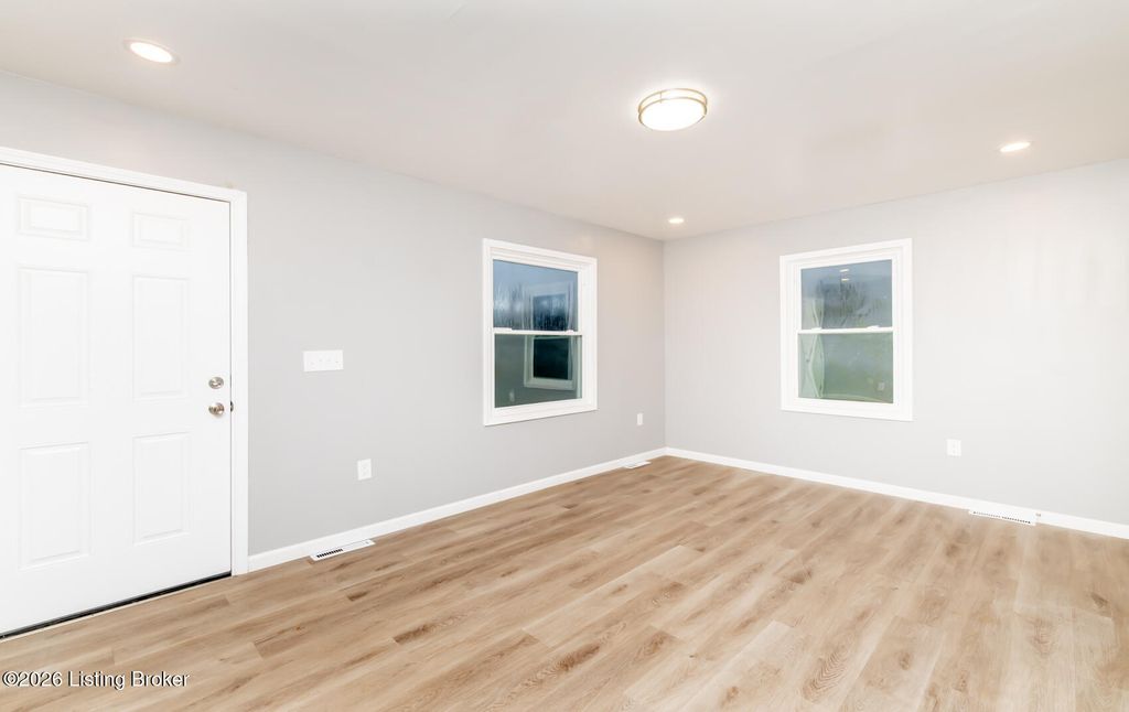 Photo of 204 W Warfield St, Elizabethtown, KY 42701 (MLS # 1712179)