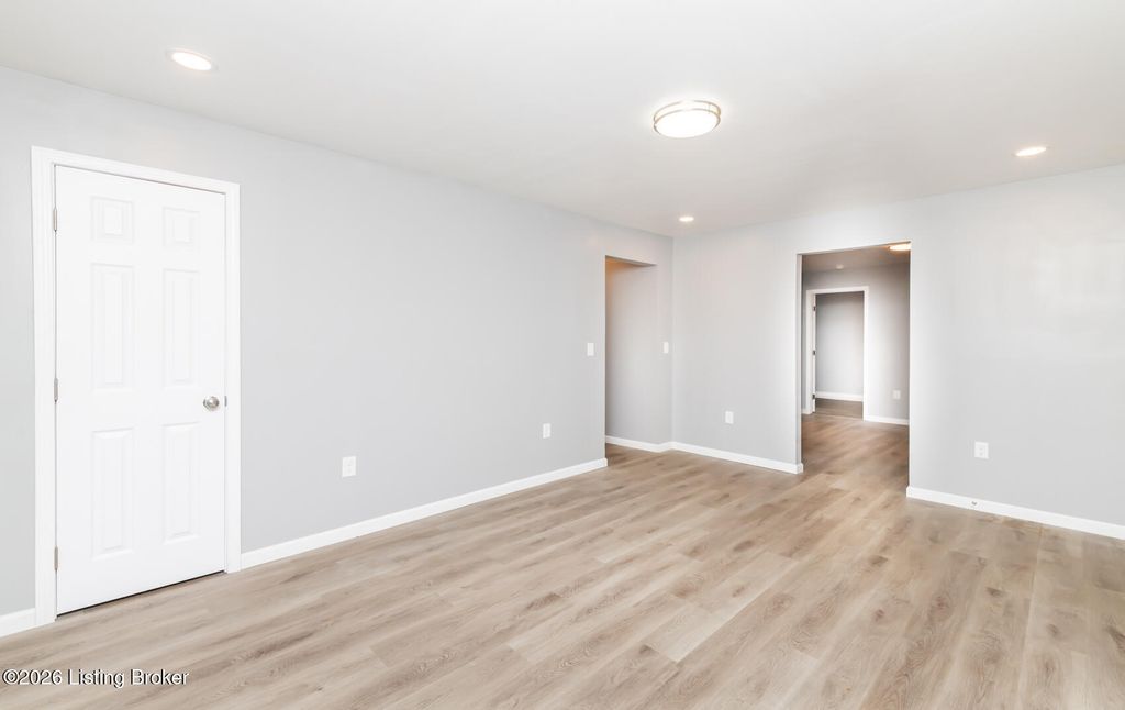 Photo of 204 W Warfield St, Elizabethtown, KY 42701 (MLS # 1712179)