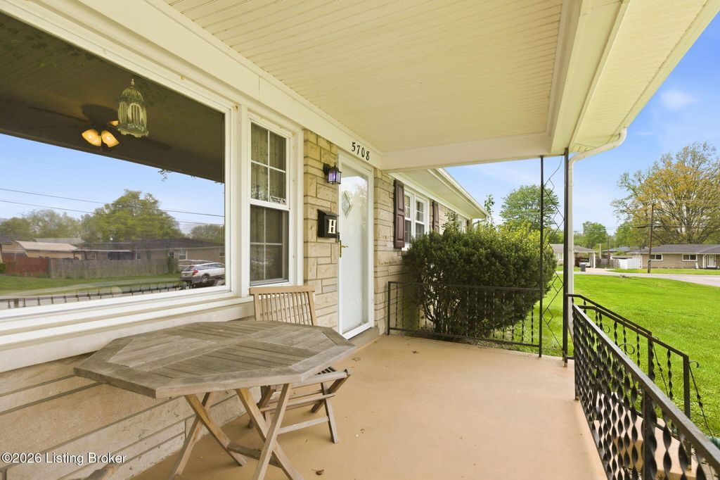 Photo of 5708 Tamarack Ln, Louisville, KY 40258 (MLS # 1714598)