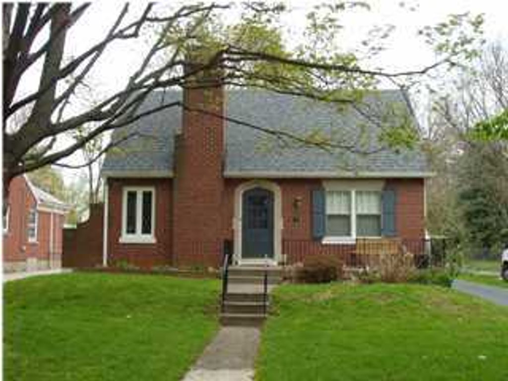 Photo of 505 Oxford Pl, Louisville, KY 40207 (MLS # 1701483)