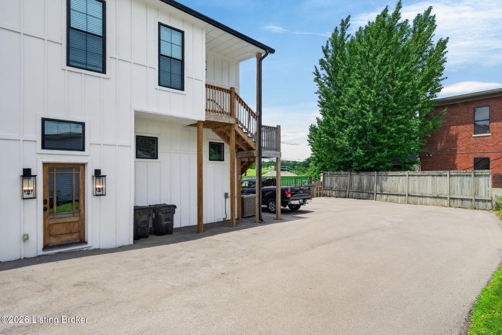 Photo of 1807 Brownsboro Rd, Louisville, KY 40206 (MLS # 1723016)