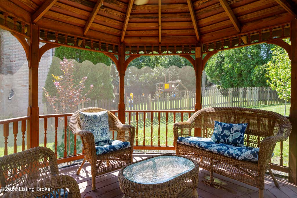 Photo of 800 Lake Forest Pkwy, Louisville, KY 40245 (MLS # 1726836)
