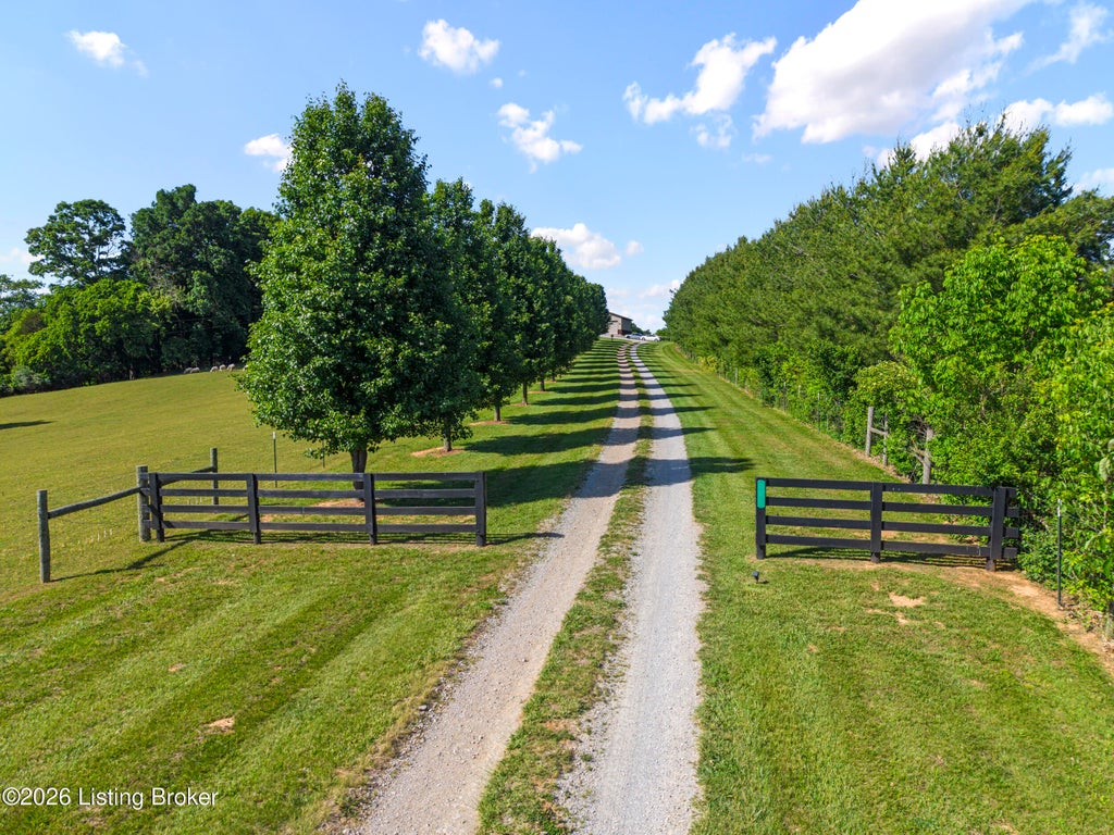 Photo of 304 Hutchins Ridge Rd, Bardstown, KY 40004 (MLS # 1727296)
