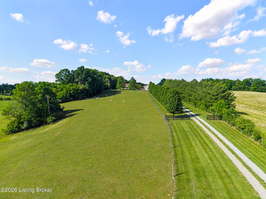 Photo of 304 Hutchins Ridge Rd, Bardstown, KY 40004 (MLS # 1727296)