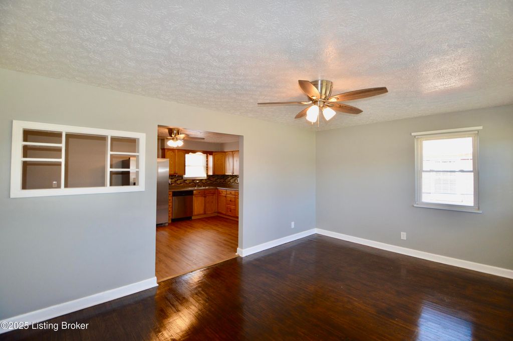 Photo of 5771 Dorinda Dr, Louisville, KY 40258 (MLS # 1705619)