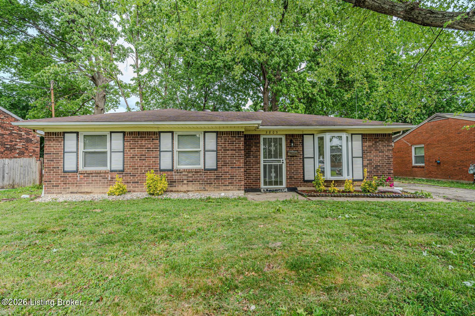 Photo 1 of 29 — 5805 Spicewood Ln, Louisville, KY 40219