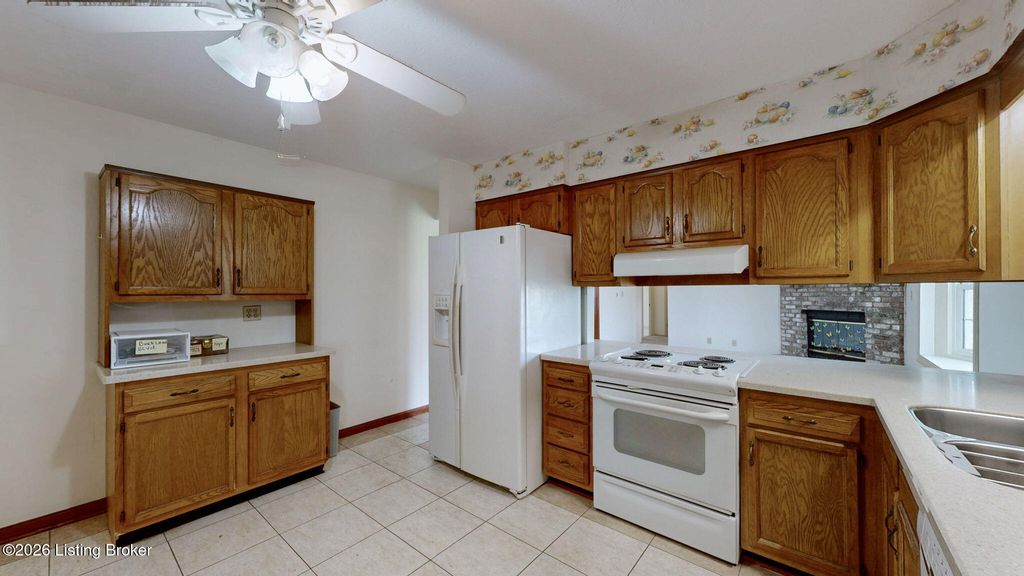 Photo of 3613 Burkland Blvd, Shepherdsville, KY 40165 (MLS # 1712293)