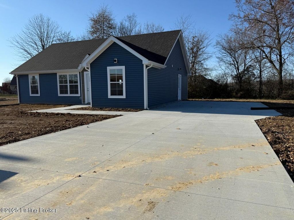 Photo of 1608 Parkview Dr, Leitchfield, KY 42754 (MLS # 1705059)