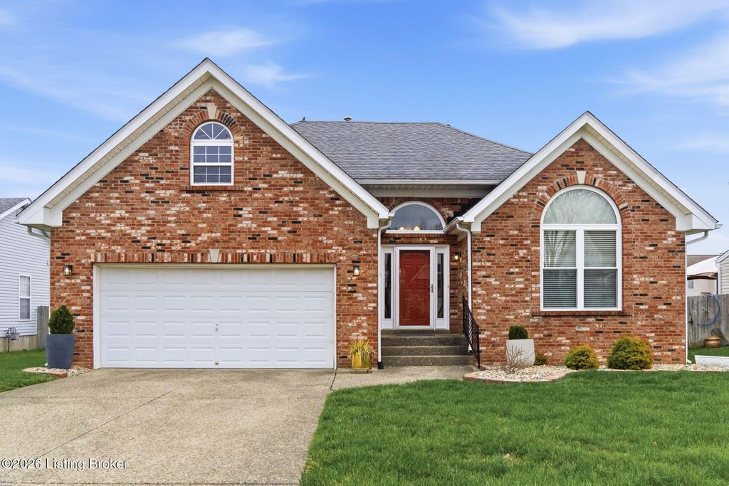 Photo of 7005 Ridge Farm Ct, Louisville, KY 40291 (MLS # 1711863)