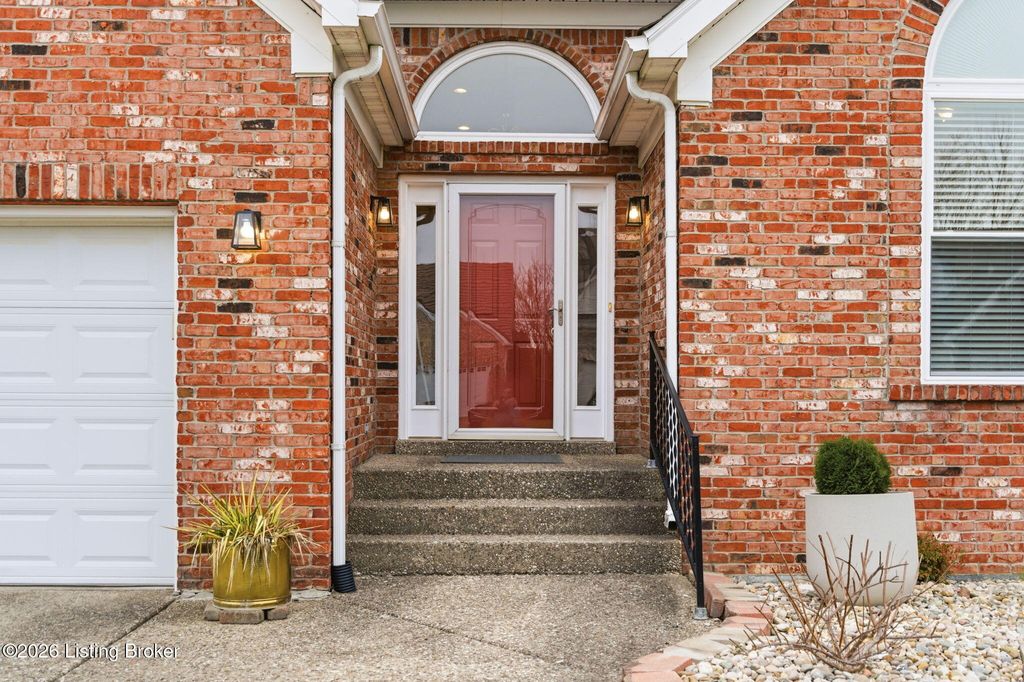 Photo of 7005 Ridge Farm Ct, Louisville, KY 40291 (MLS # 1711863)