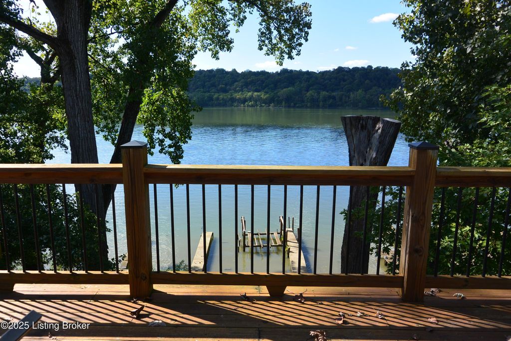 Photo of 1510 RIVERSIDE Dr, Prospect, KY 40059 (MLS # 1699476)