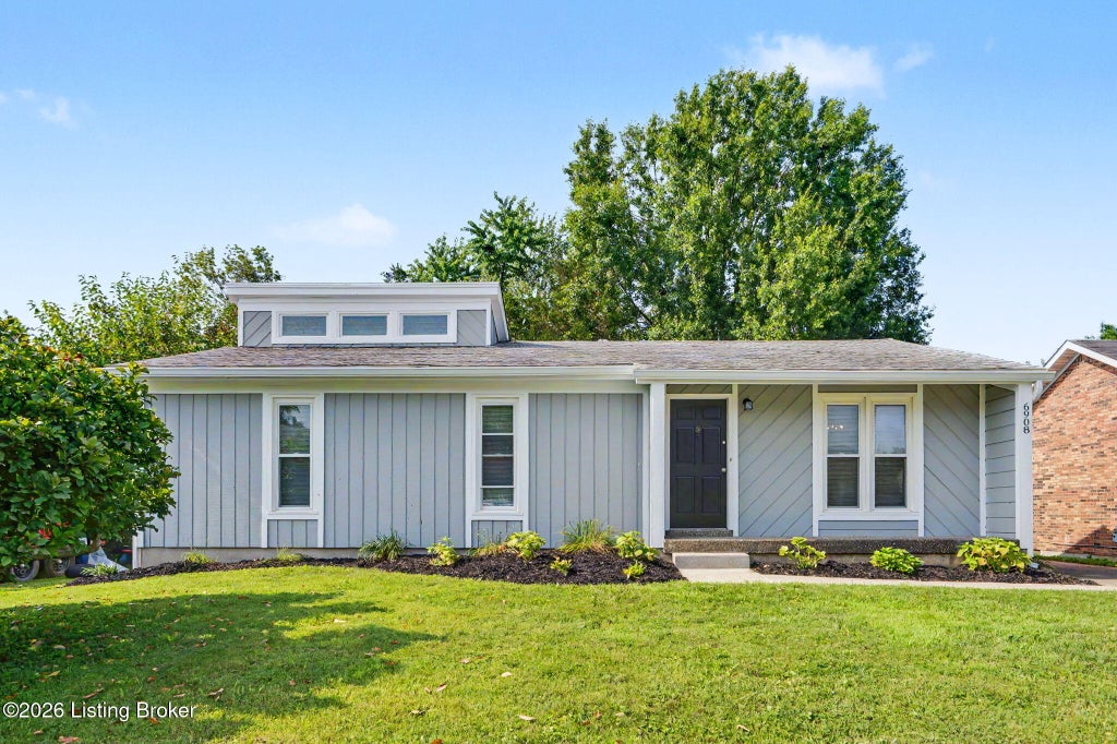 Photo of 6908 Beard Ct, Louisville, KY 40228 (MLS # 1722629)