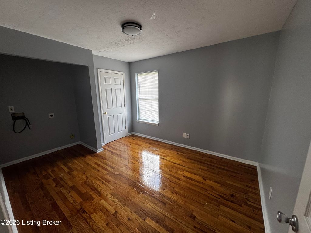 Photo of 1518 W Oak St, Louisville, KY 40210 (MLS # 1717094)