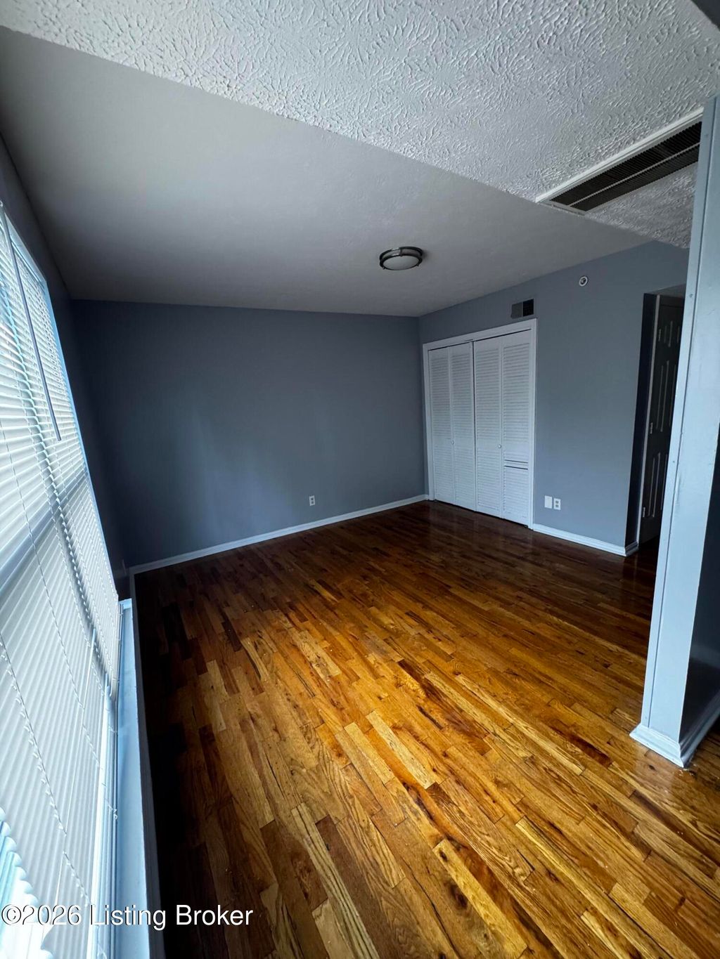 Photo of 1518 W Oak St, Louisville, KY 40210 (MLS # 1717094)