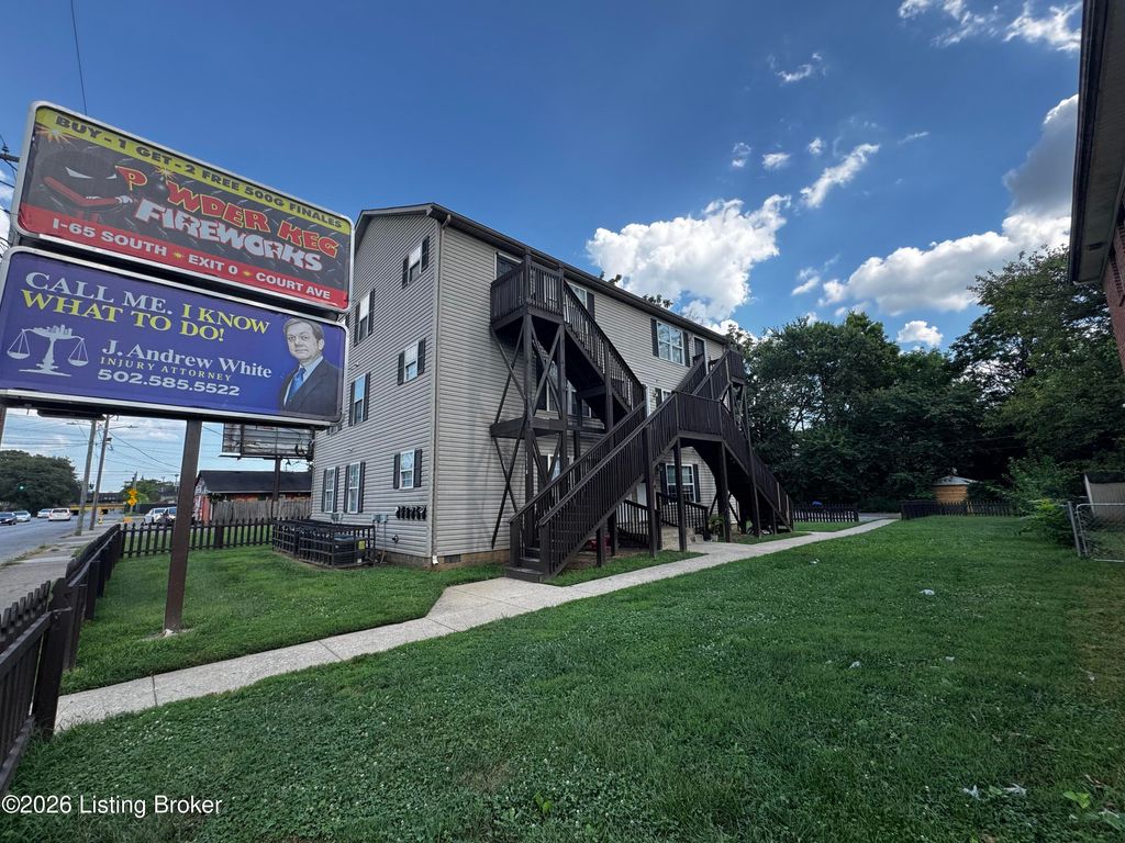 Photo of 1518 W Oak St, Louisville, KY 40210 (MLS # 1717094)