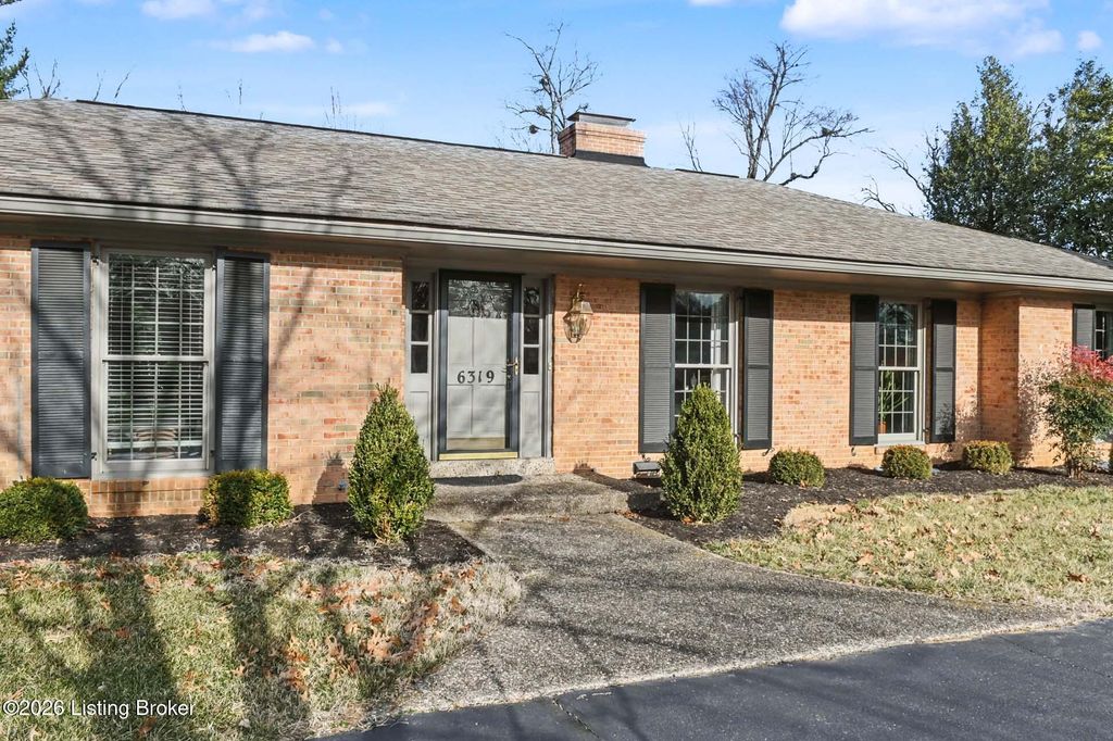 Photo of 6319 Limewood Cir, Louisville, KY 40222 (MLS # 1708450)