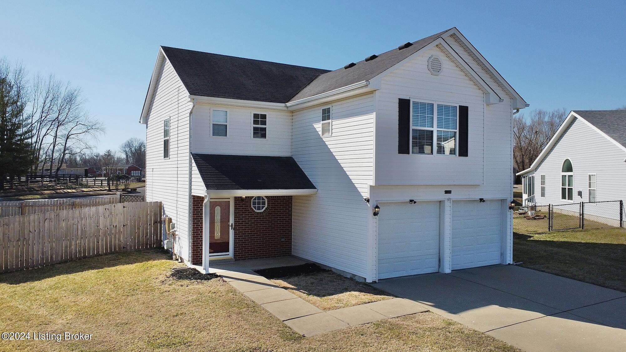 Photo 1 of 42 — 11210 Sand Lake Ct, Louisville, KY 40272