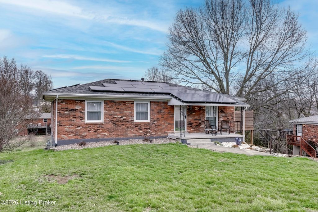 Photo of 1019 Dotland Cir, Shelbyville, KY 40065 (MLS # 1711237)