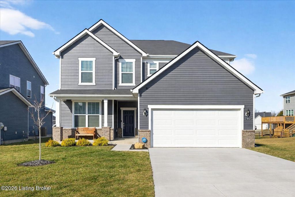 Photo of 4015 Bent Creek Dr, La Grange, KY 40031 (MLS # 1711344)