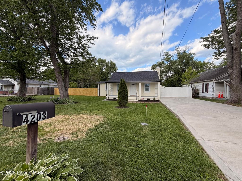 Photo of 4203 Bubbling Over Dr, Louisville, KY 40216 (MLS # 1716842)