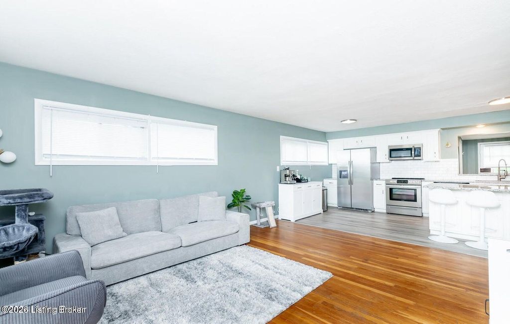 Photo of 4805 Raven Rd, Louisville, KY 40213 (MLS # 1709388)