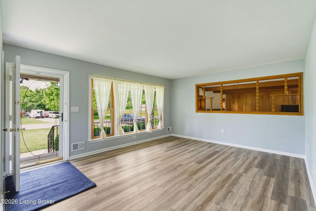 Photo of 6109 Pendleton Rd, Louisville, KY 40272 (MLS # 1717715)