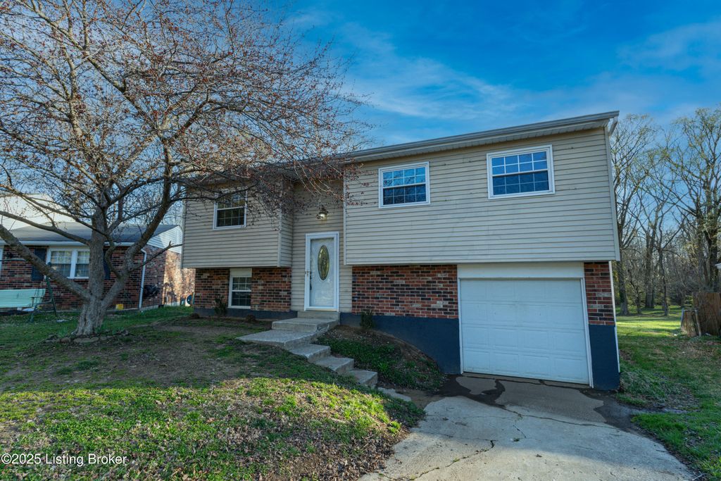 Photo of 4601 Logby Pl, Louisville, KY 40272 (MLS # 1710828)