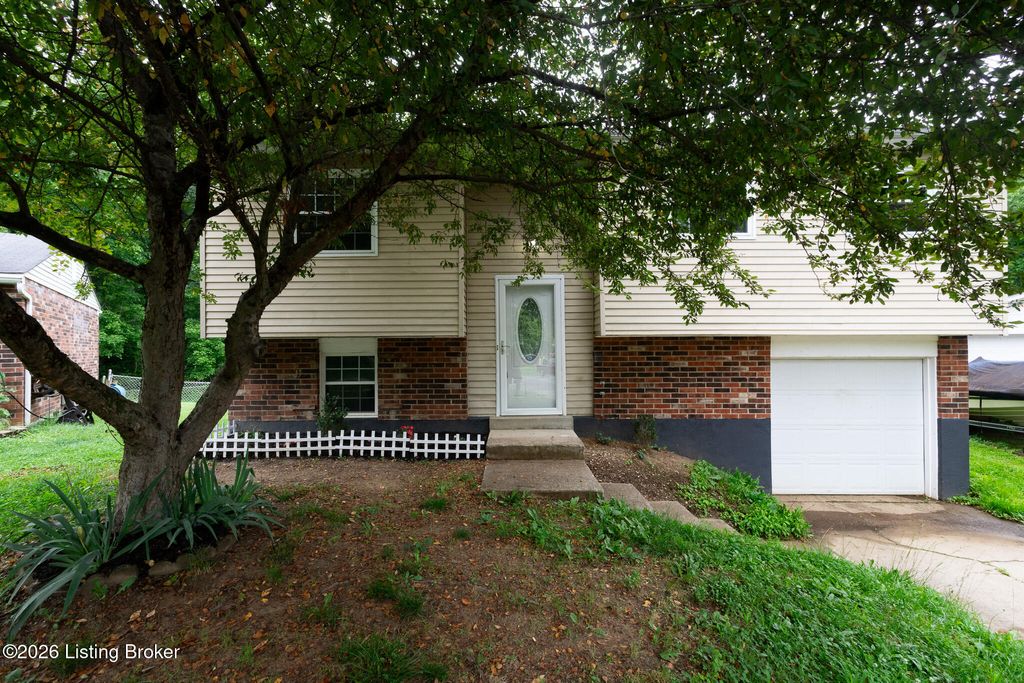 Photo of 4601 Logby Pl, Louisville, KY 40272 (MLS # 1710828)