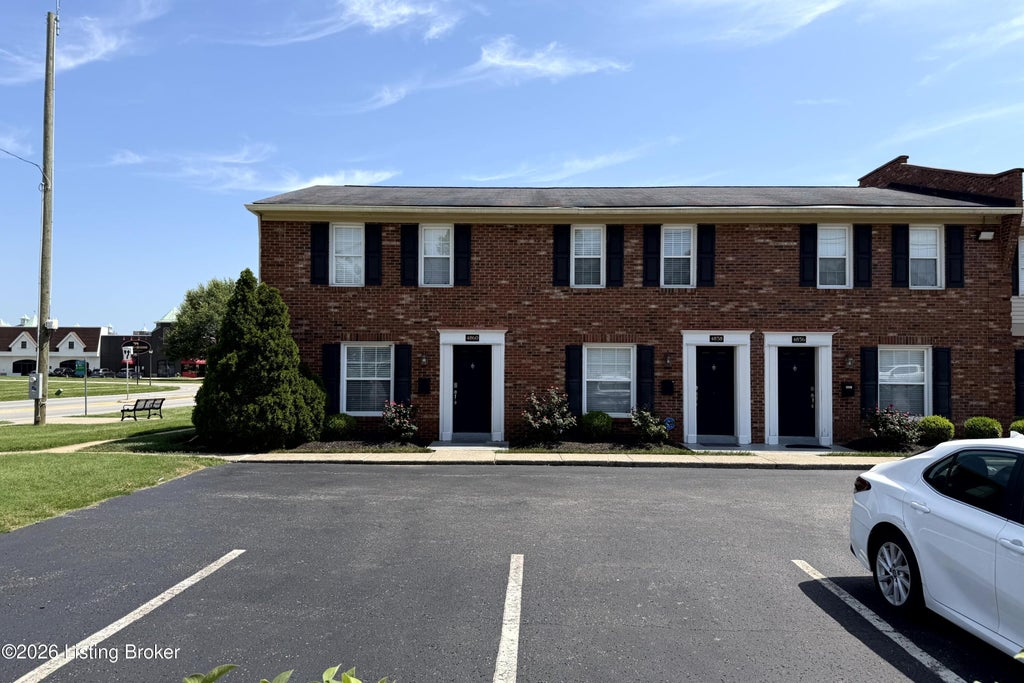 Photo of 4858 Westport Rd, Louisville, KY 40222 (MLS # 1726641)
