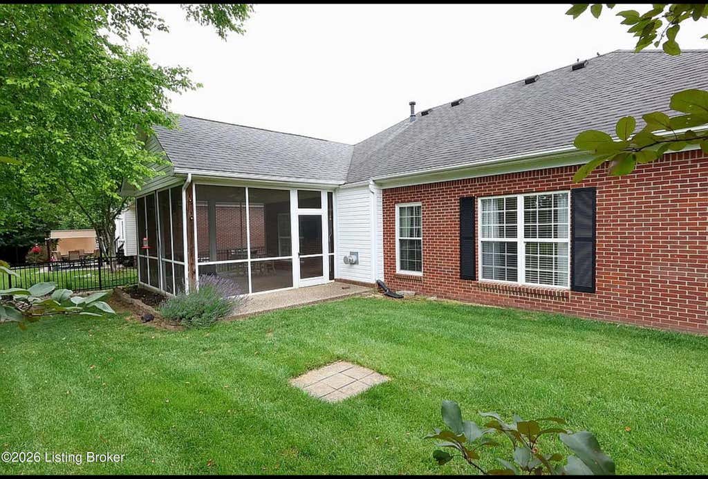 Photo of 1403 Wellington Club Ct, Louisville, KY 40245 (MLS # 1725105)
