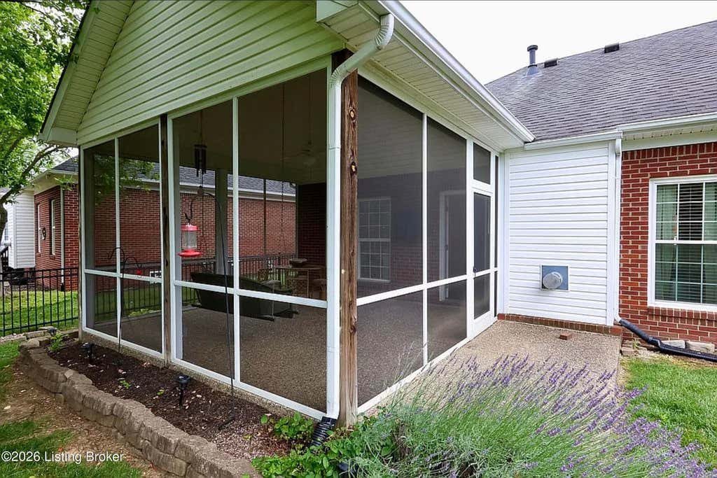 Photo of 1403 Wellington Club Ct, Louisville, KY 40245 (MLS # 1725105)