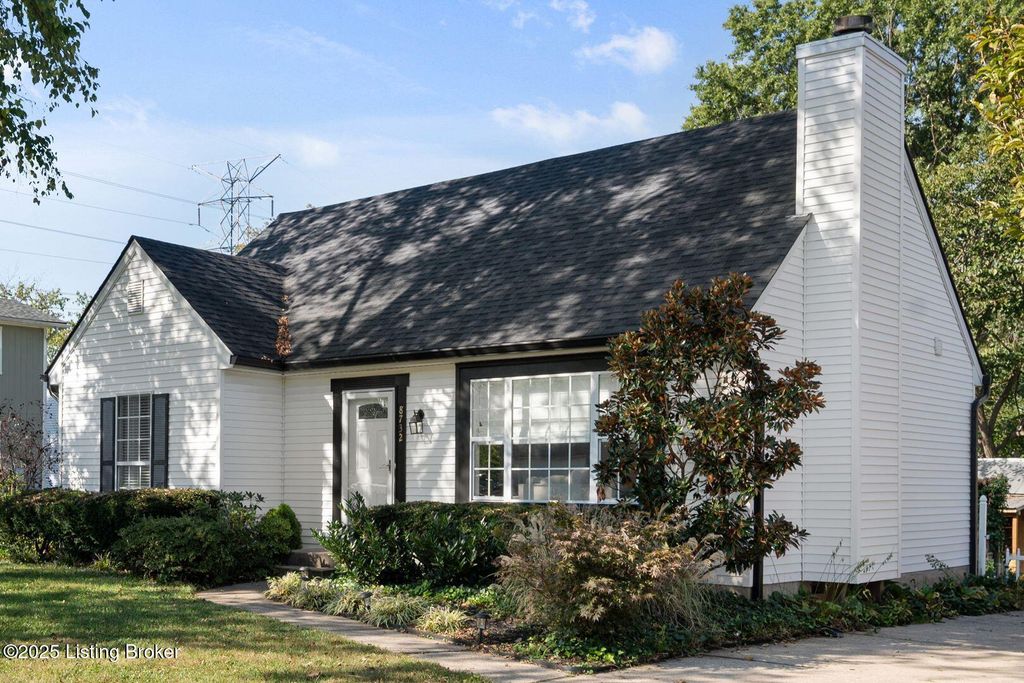 Photo of 8732 Loch Lea Ln, Jeffersontown, KY 40299 (MLS # 1702621)