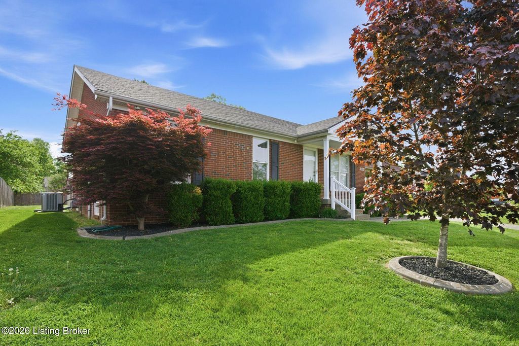 Photo of 4909 Feys Creek Pl, Louisville, KY 40216 (MLS # 1715051)