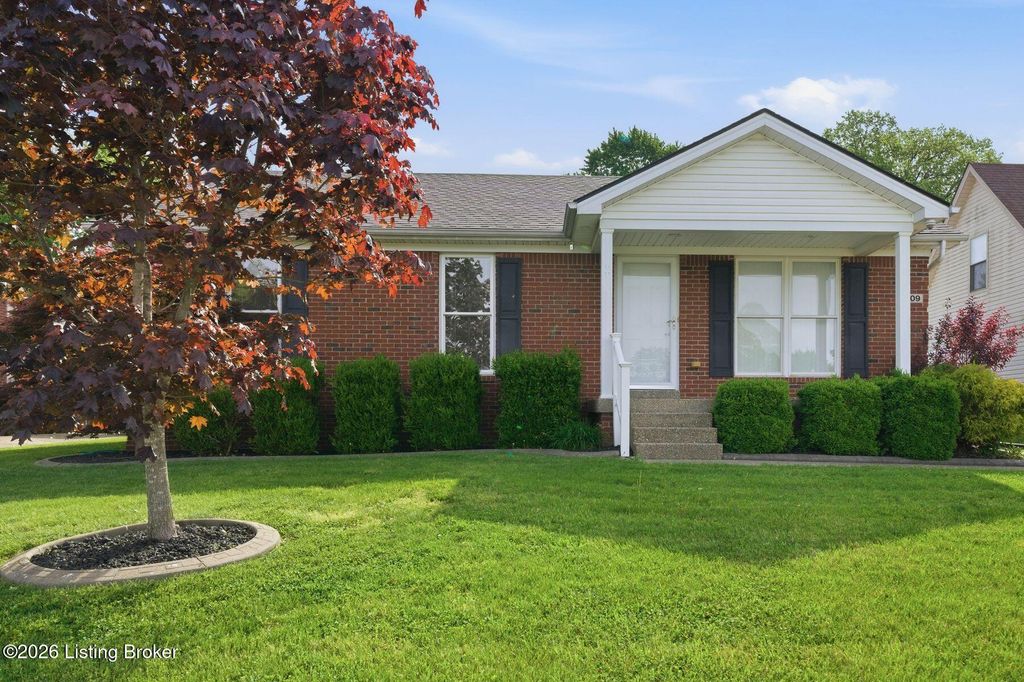 Photo of 4909 Feys Creek Pl, Louisville, KY 40216 (MLS # 1715051)