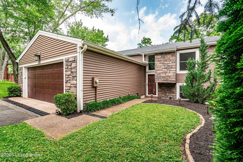 Photo of 13219 Settlers Point Trail, Goshen, KY 40026 (MLS # 1698546)