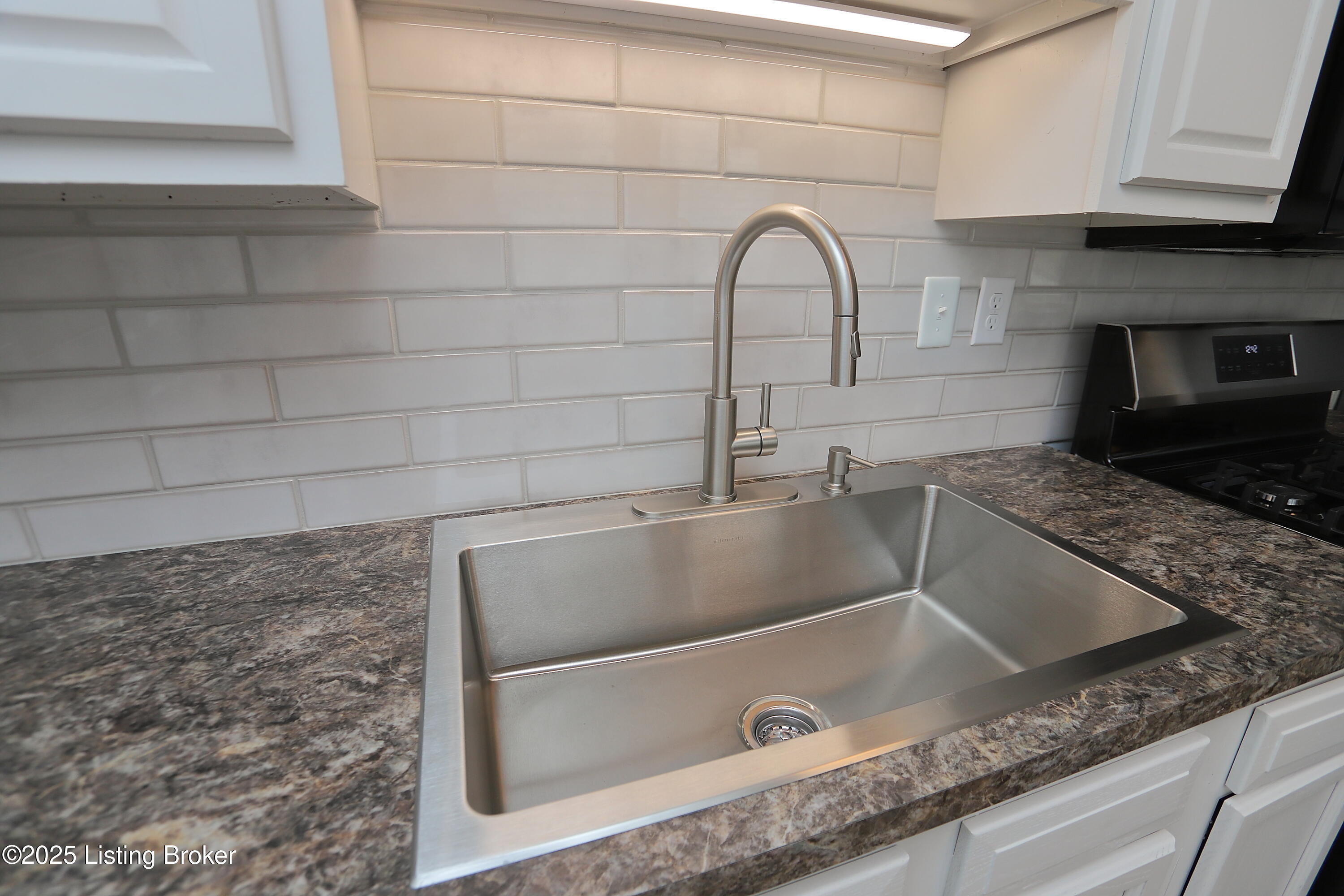 1024 Berry Blvd, Louisville, Kentucky image 17