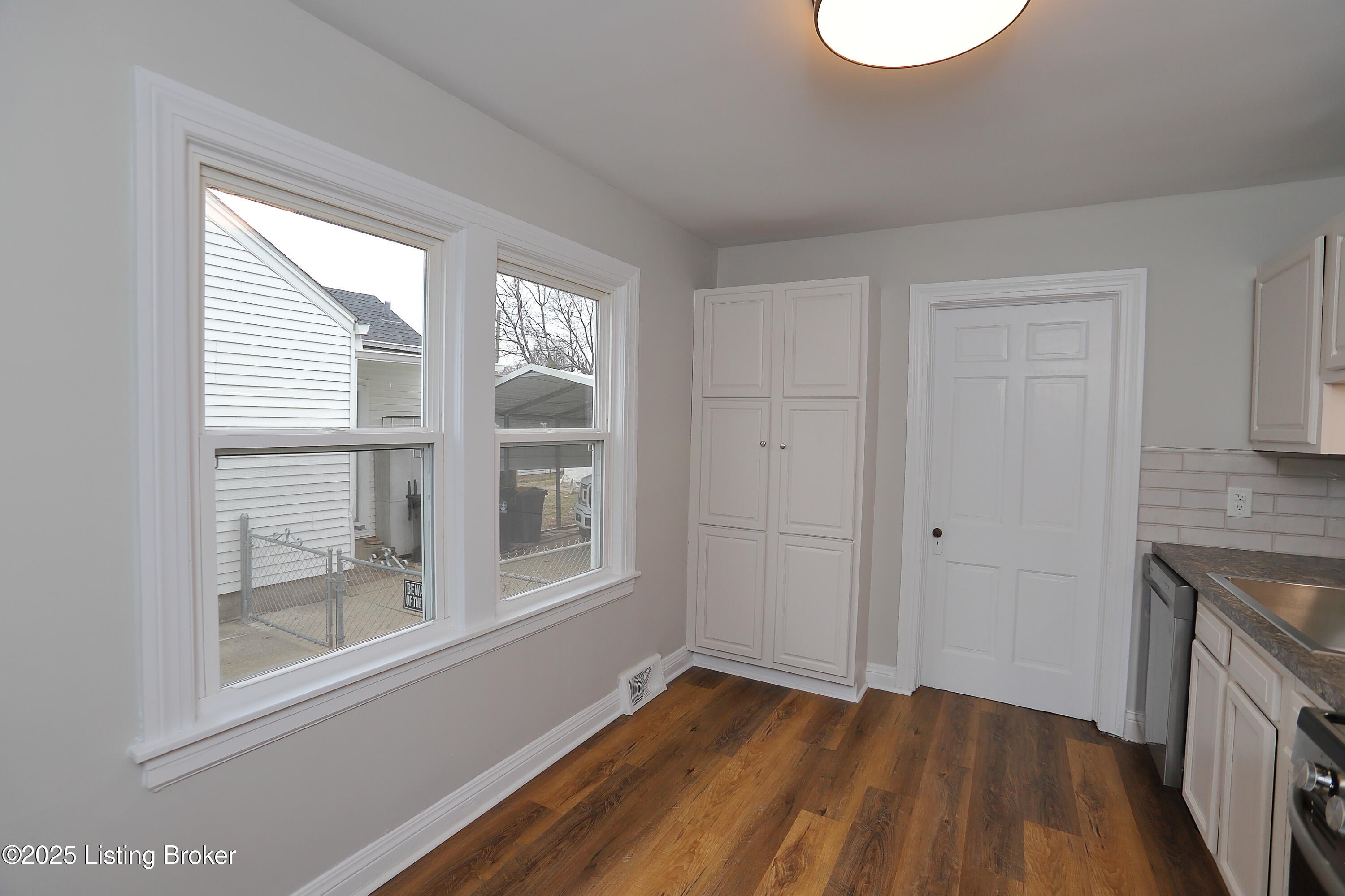 1024 Berry Blvd, Louisville, Kentucky image 11
